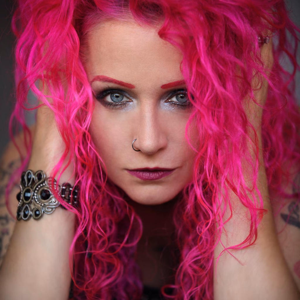 VK Lynne – Slam the Rock Back Down