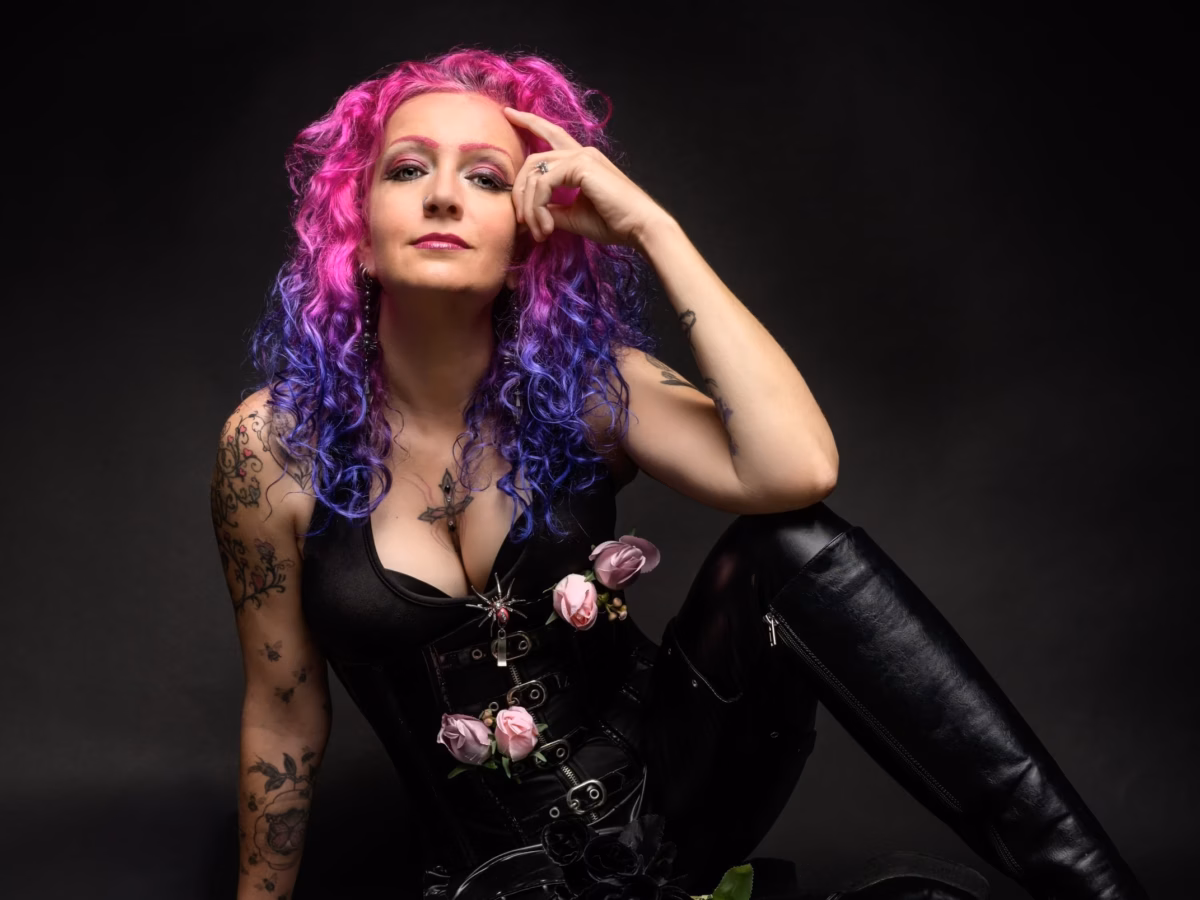 VK Lynne – In Stages