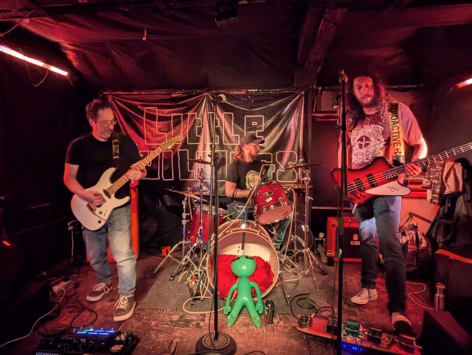 Poison Clan Rocks The World - Satan's Bong