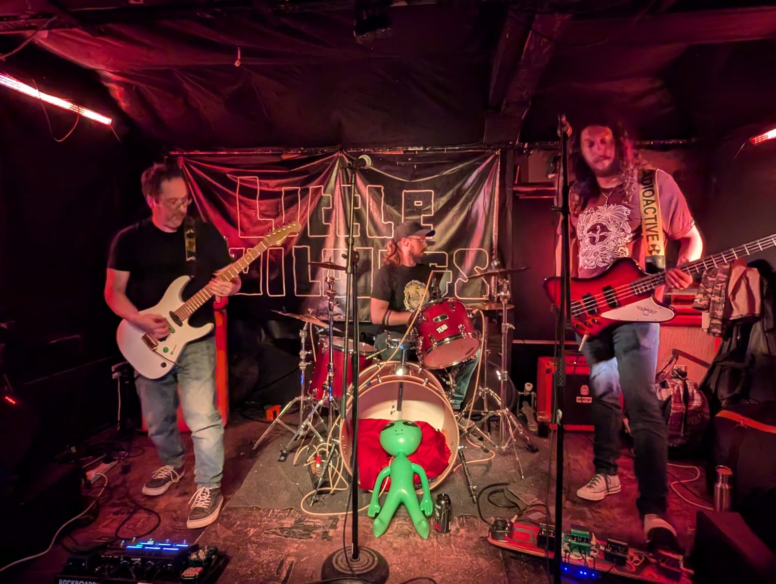 Poison Clan Rocks The World - Satan's Bong