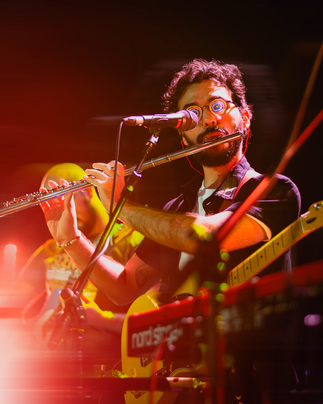 O dia em que Lisboa conheceu o encontro do xote e do maracatu com o metal extremo do Papangu