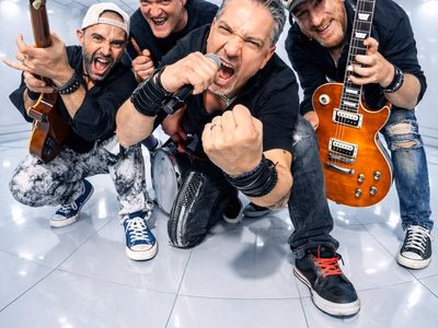Boozing Bulls – Scream
